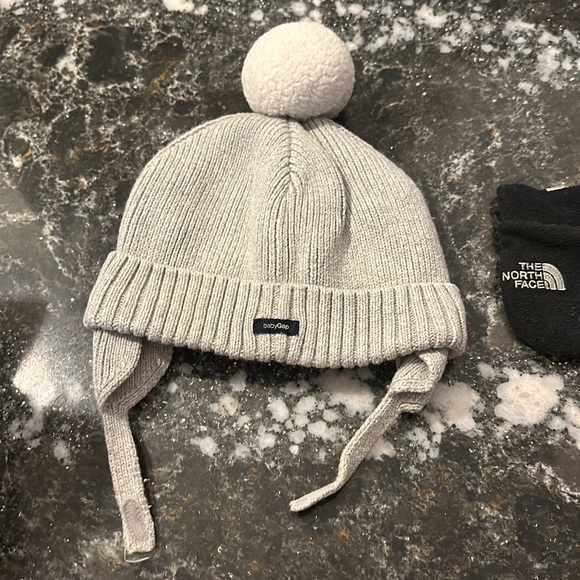 Baby Gap Hat and Northface Mitten bundle - Picture 4 of 6